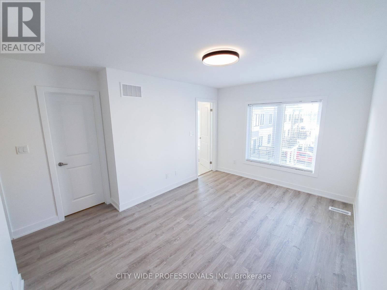 106 COVINGTON CRESCENT Image 34