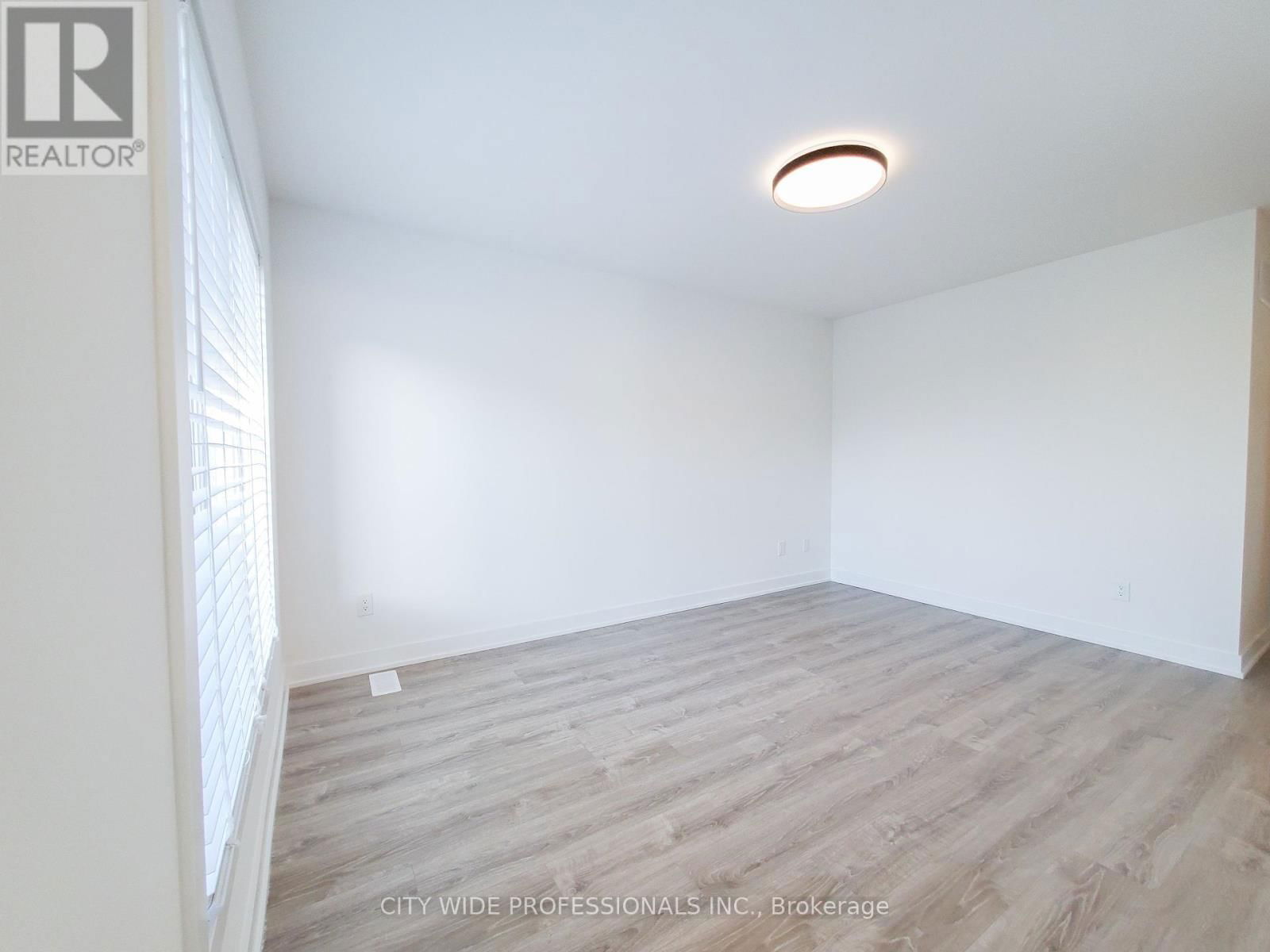 106 COVINGTON CRESCENT Image 36