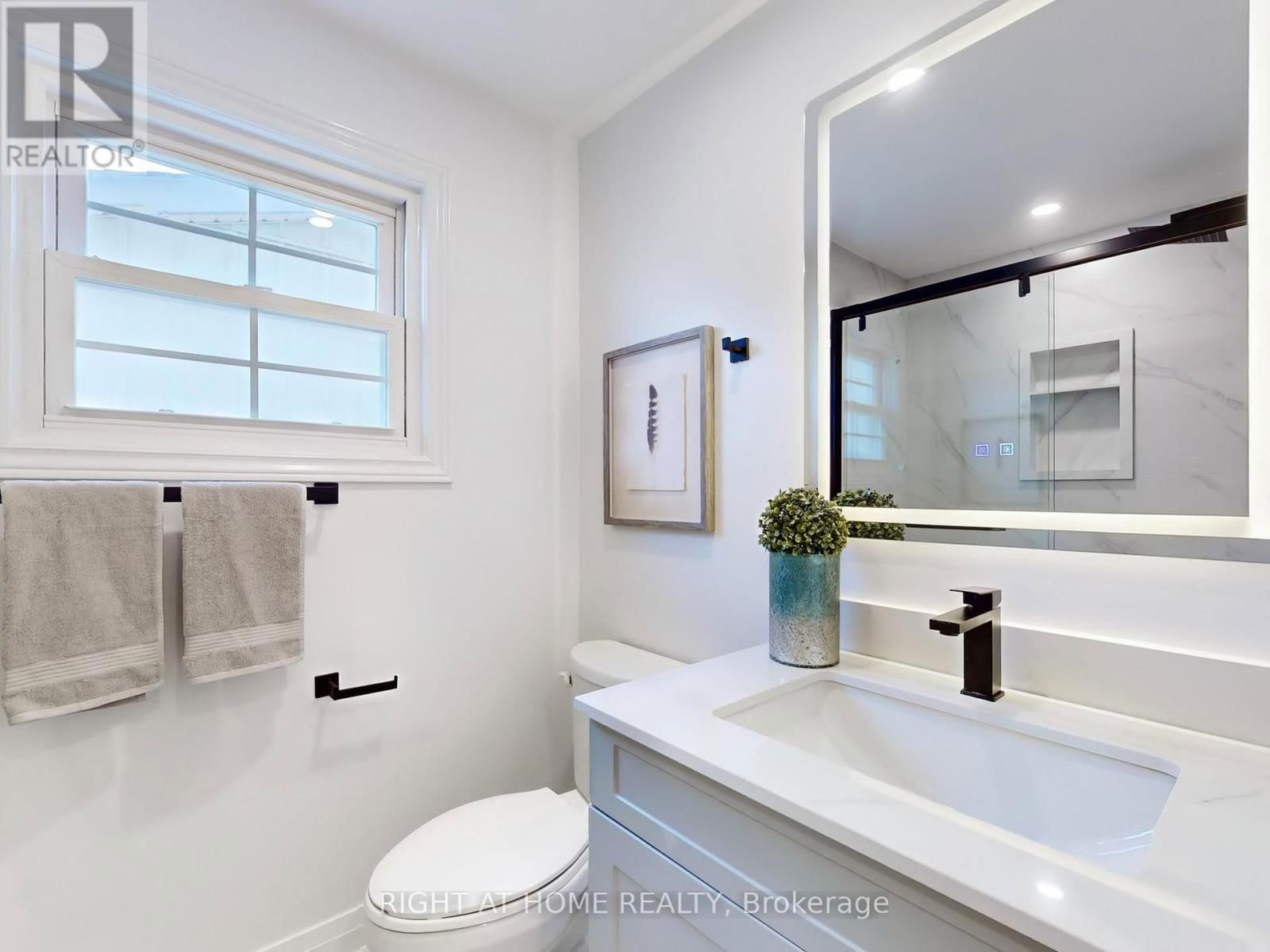94 REGINALD CRESCENT Image 26