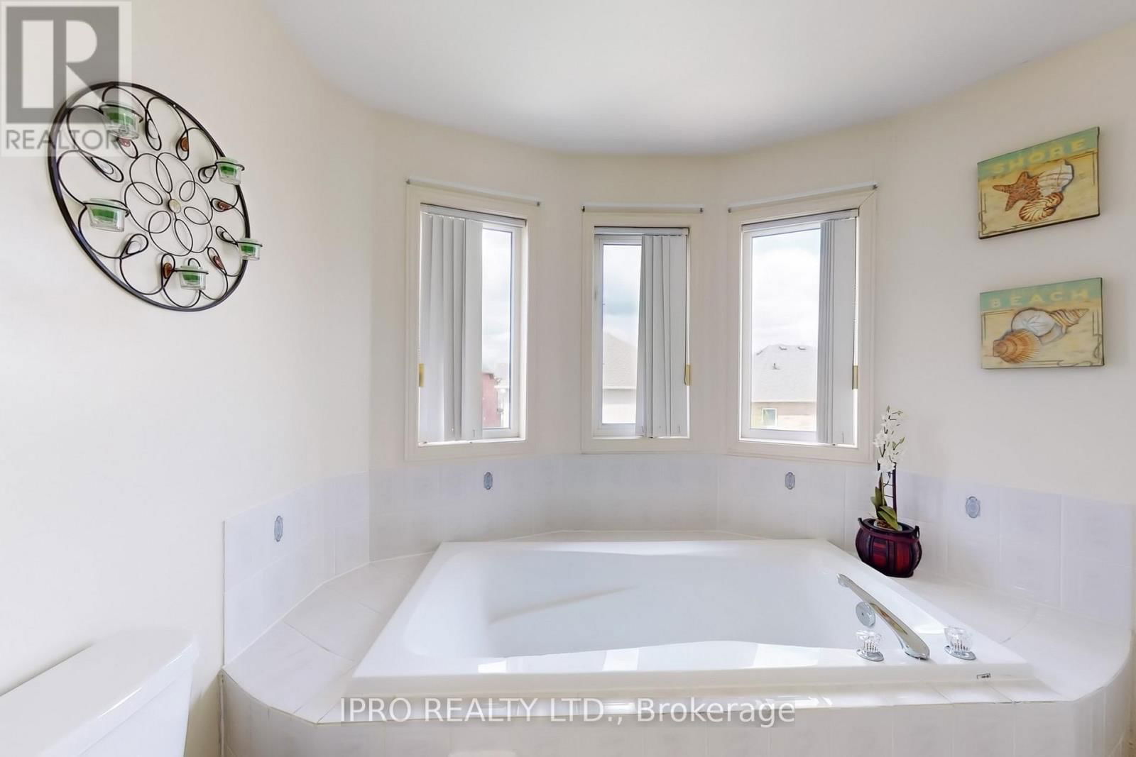 4 COPPERSTONE CRESCENT Image 31