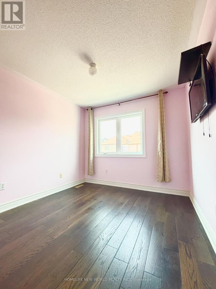 8 AZALEA GATE WAY Image 10