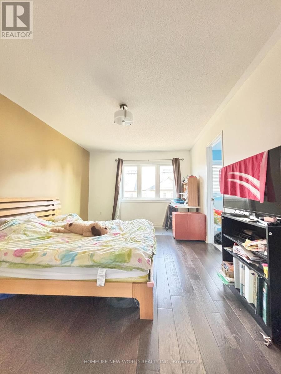 8 AZALEA GATE WAY Image 11