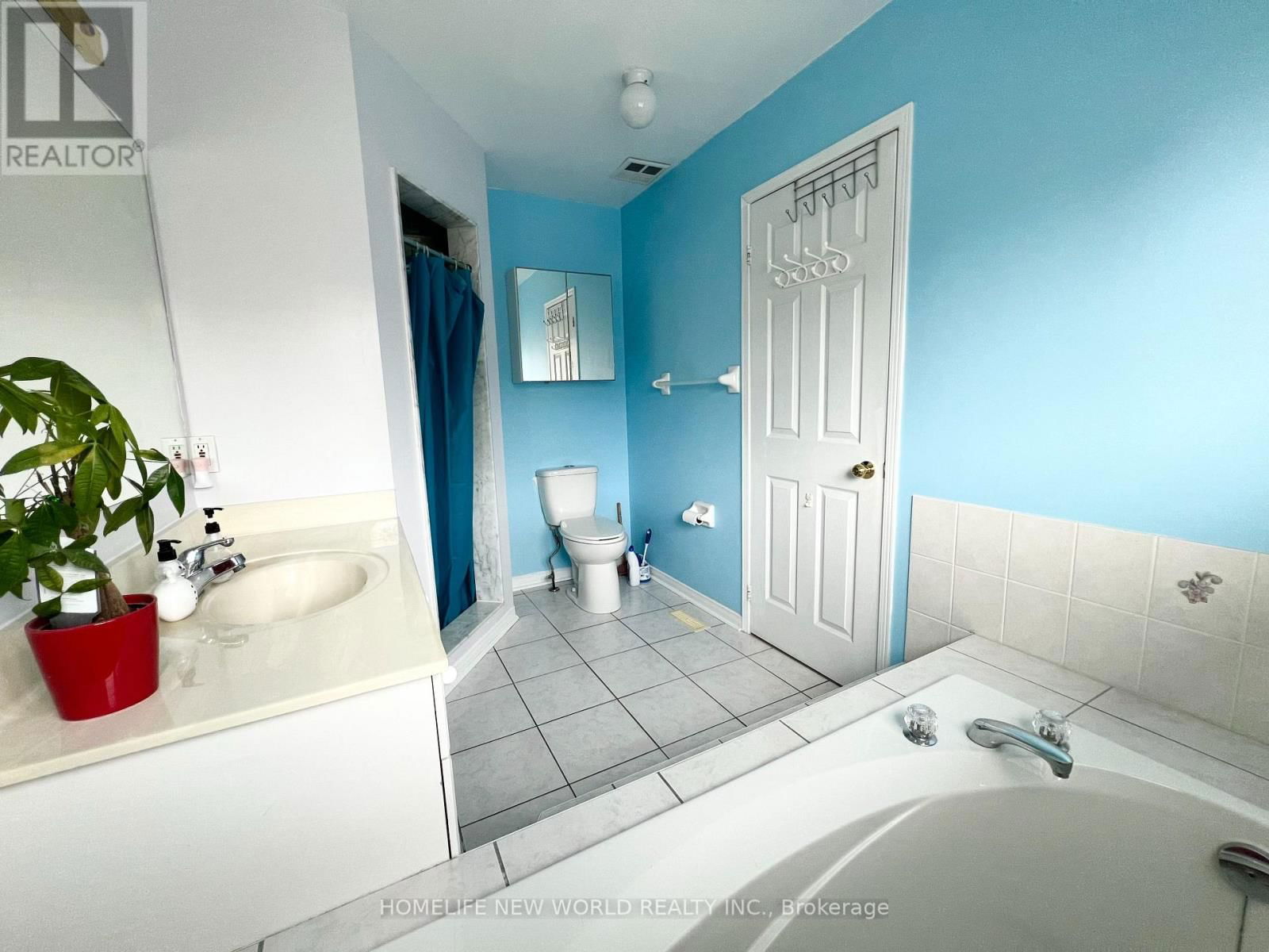 8 AZALEA GATE WAY Image 13