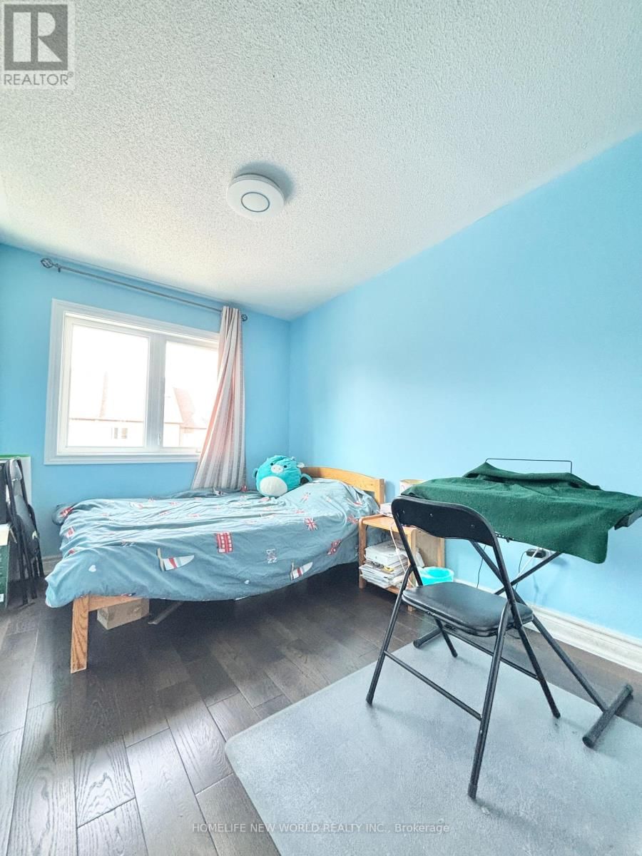 8 AZALEA GATE WAY Image 14