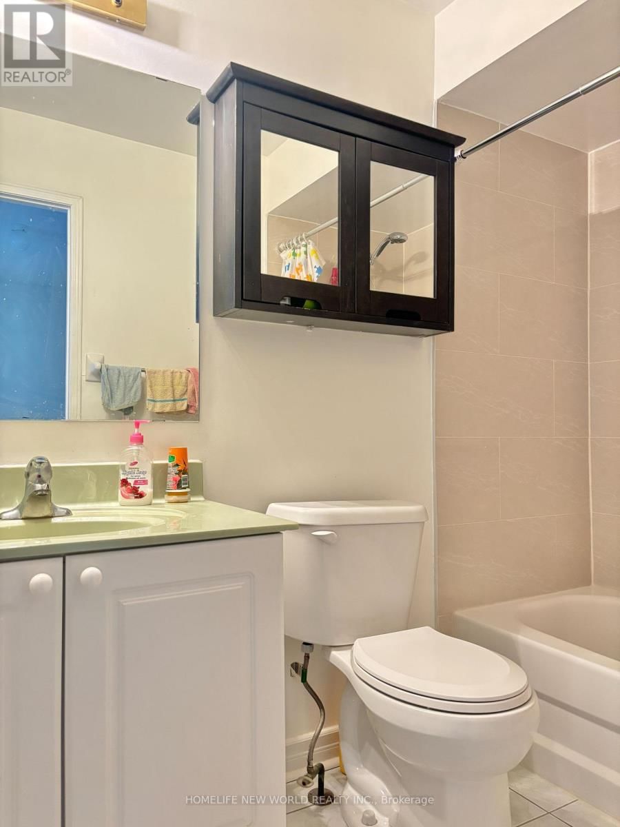 8 AZALEA GATE WAY Image 15