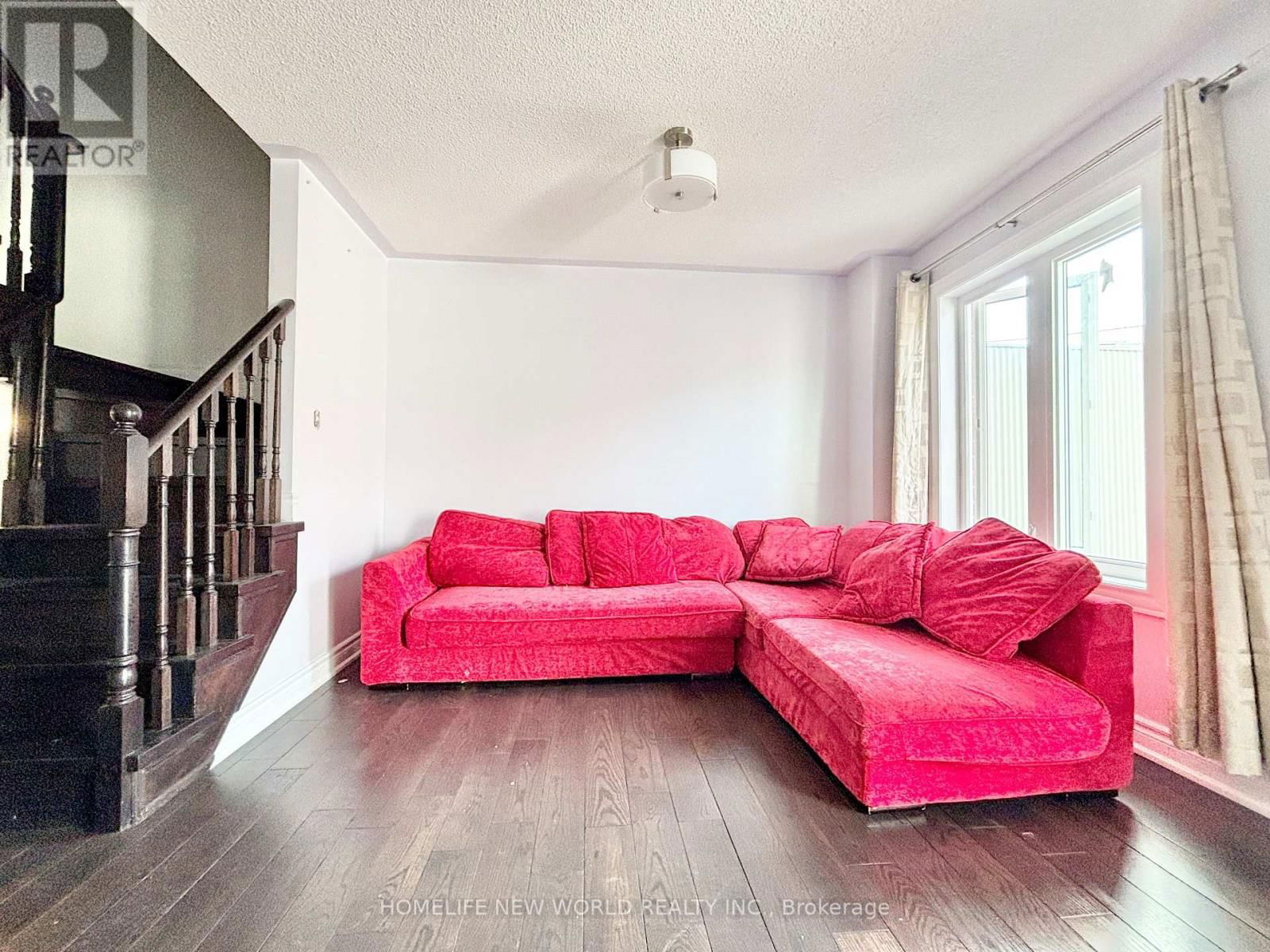 8 AZALEA GATE WAY Image 4
