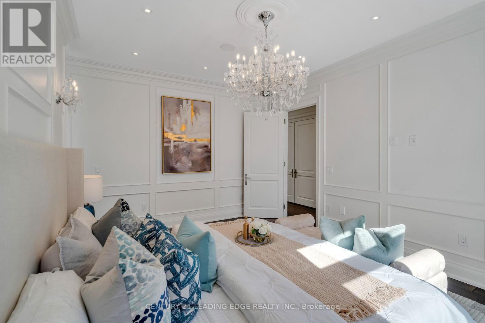 25 TALISMAN CRESCENT Image 25