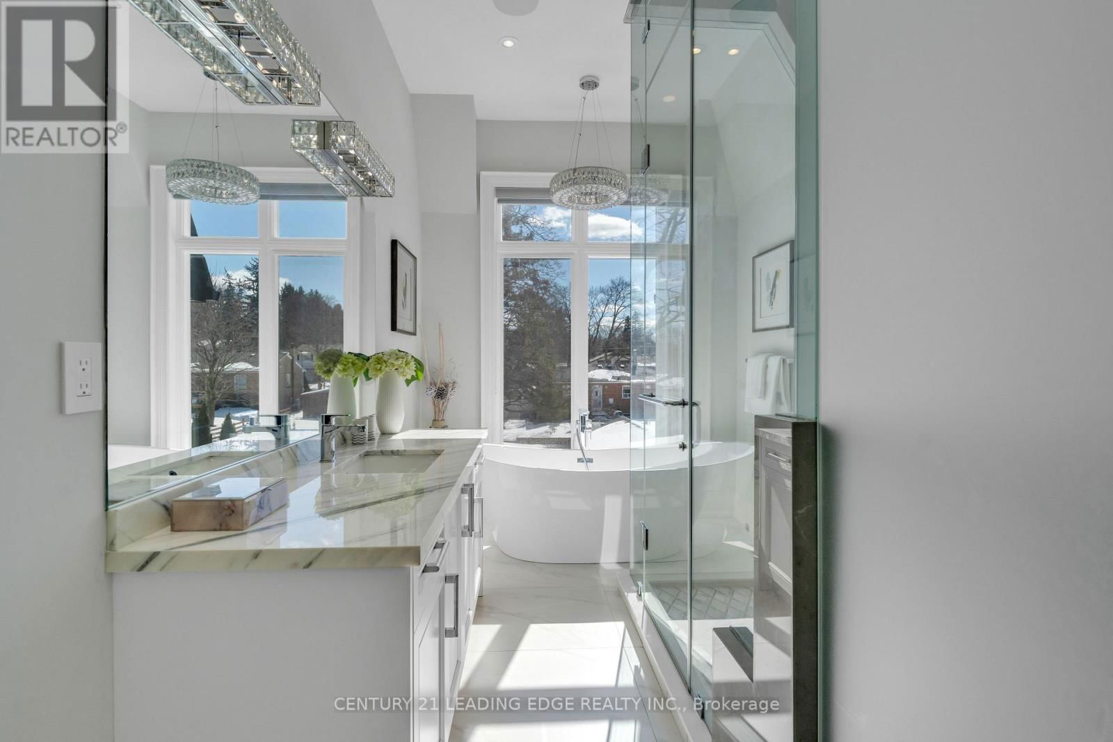 25 TALISMAN CRESCENT Image 33
