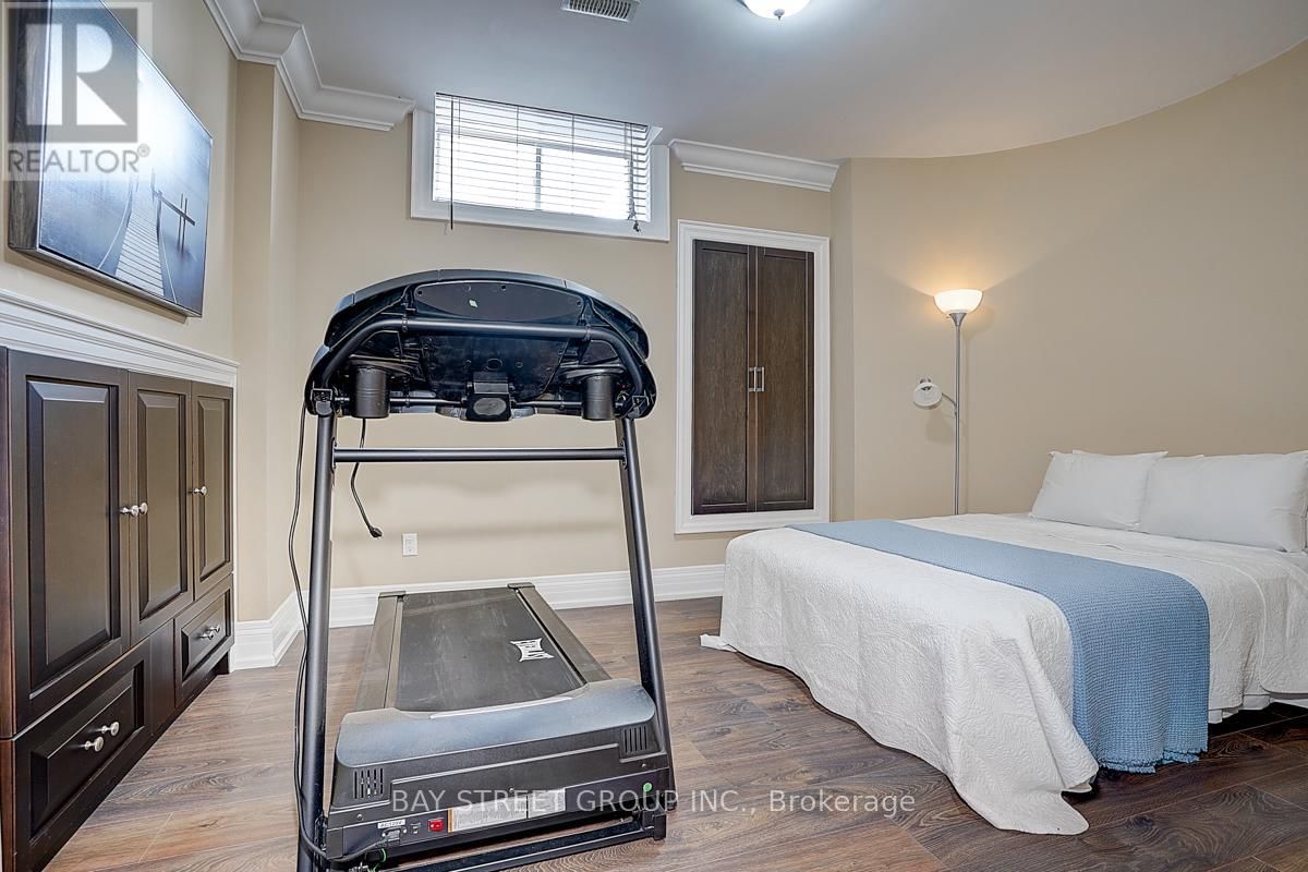 42 HAILSHAM COURT Image 44