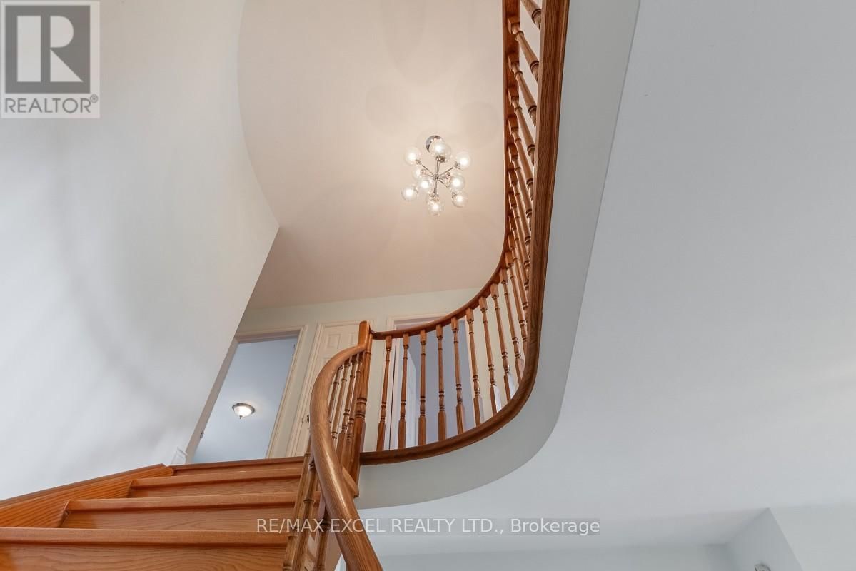 8 BOYD COURT Image 13