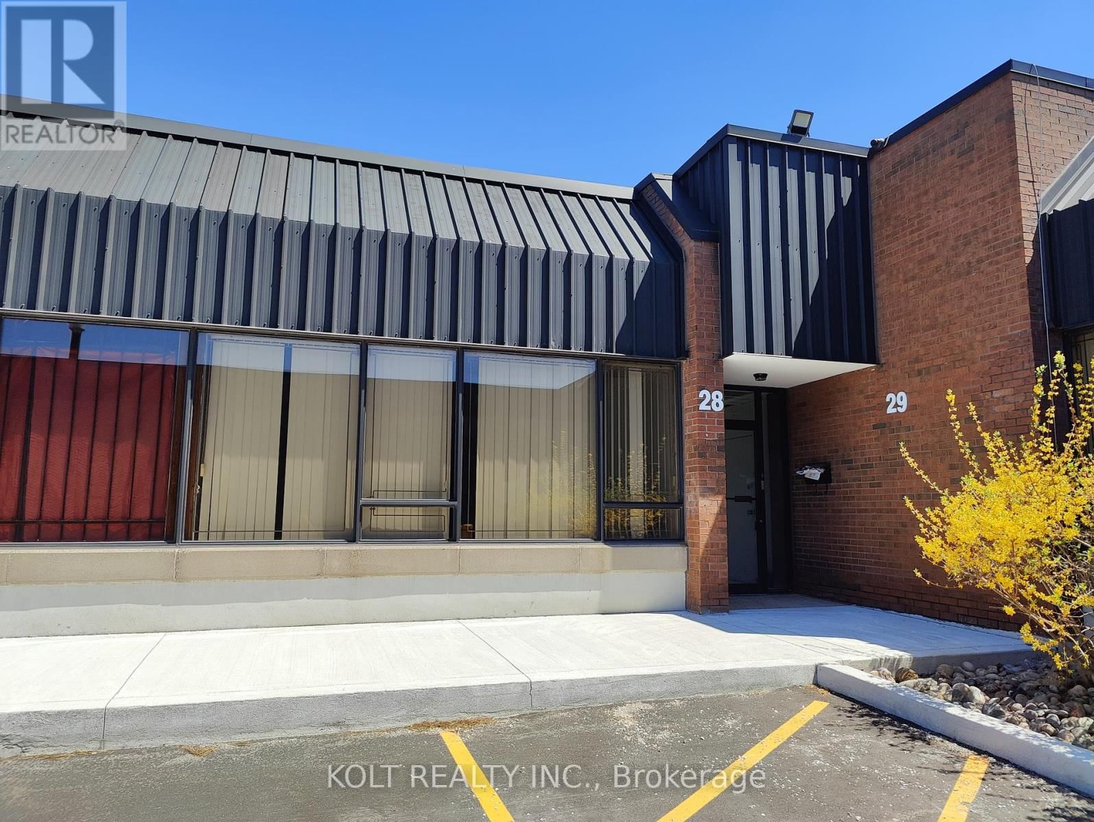 28 - 300 ESNA PARK DRIVE Image 1