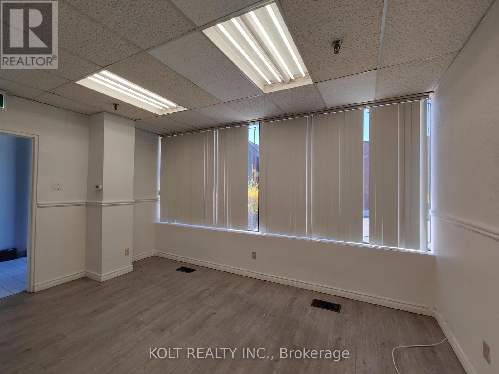 28 - 300 ESNA PARK DRIVE Image 3