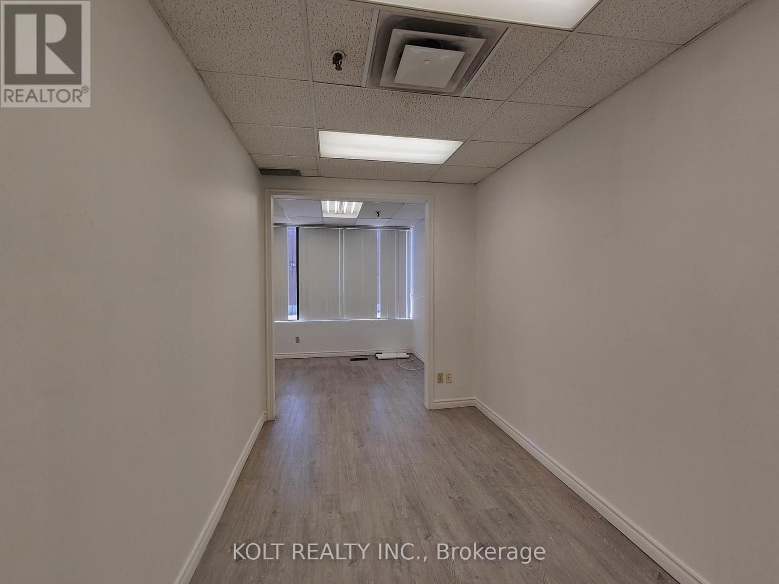 28 - 300 ESNA PARK DRIVE Image 4