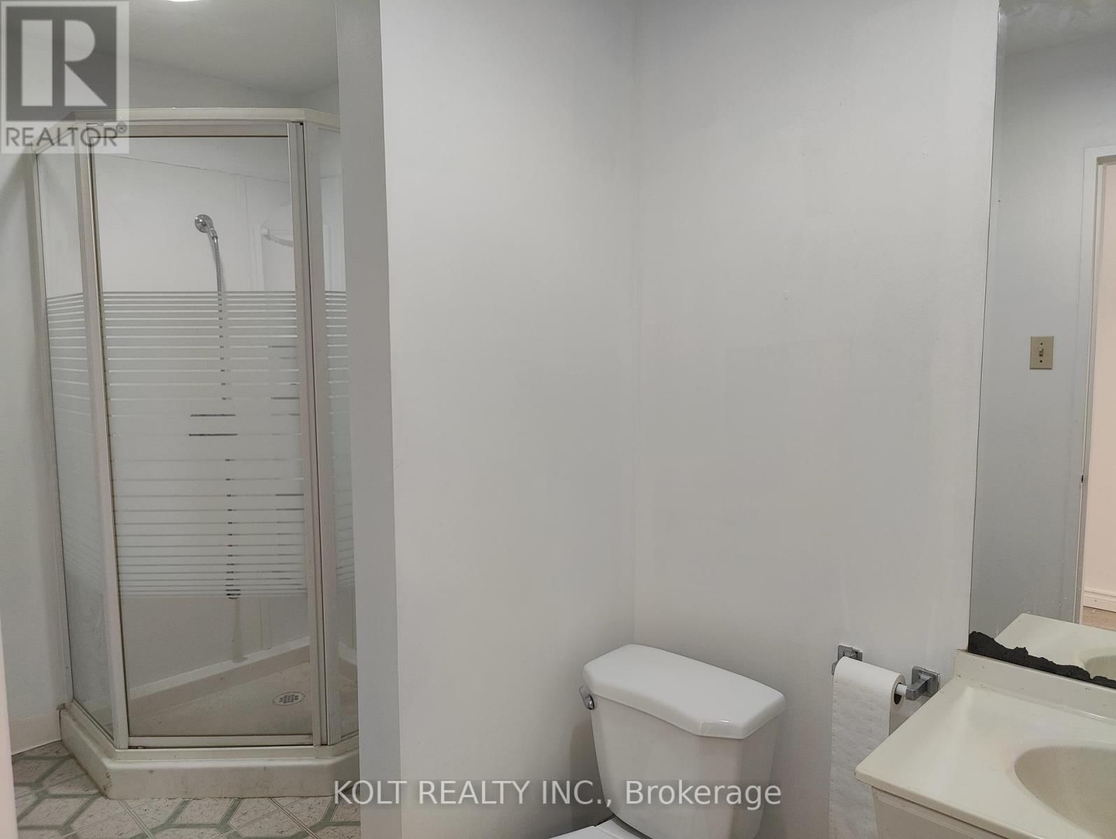 28 - 300 ESNA PARK DRIVE Image 7