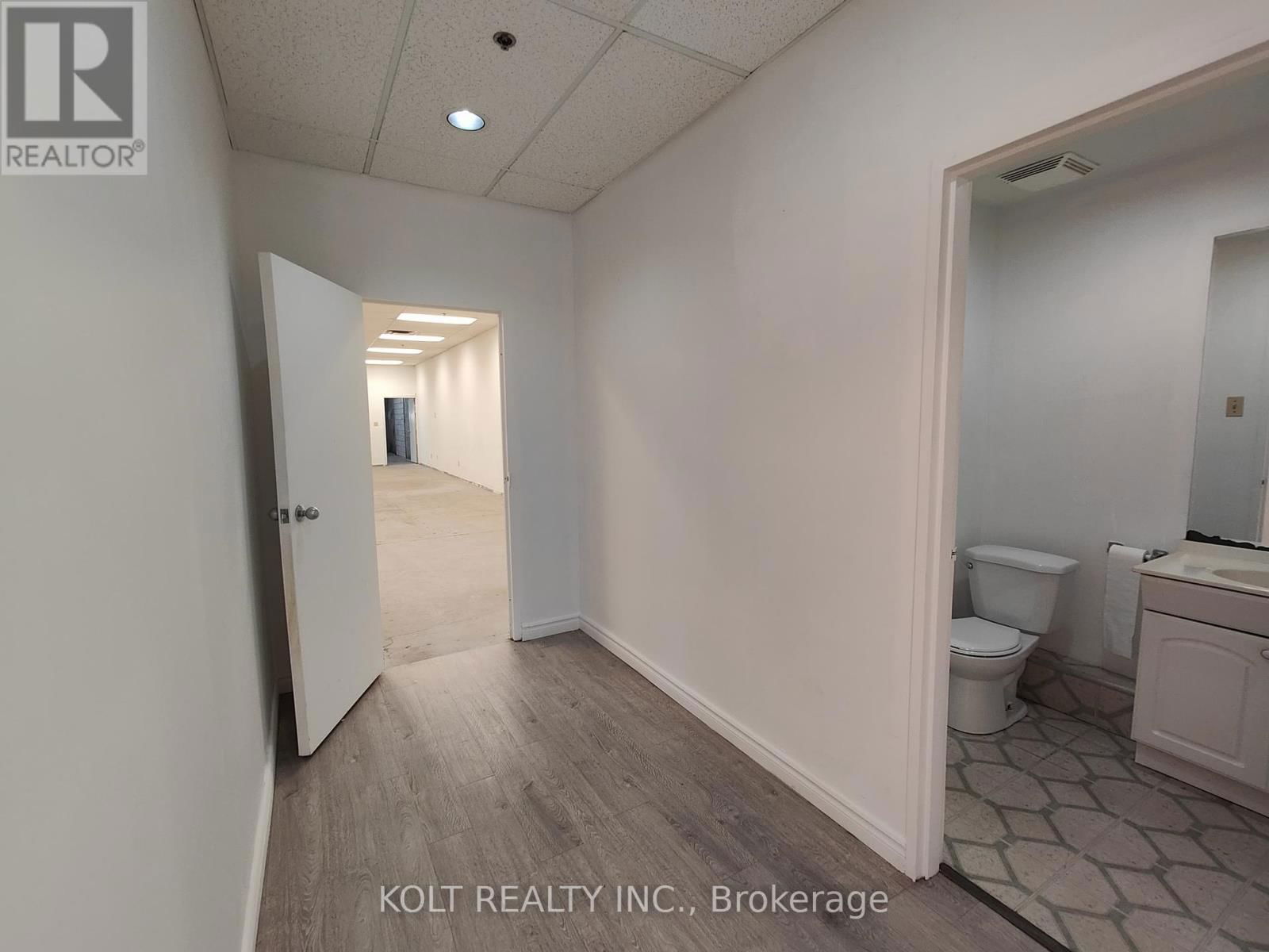28 - 300 ESNA PARK DRIVE Image 8