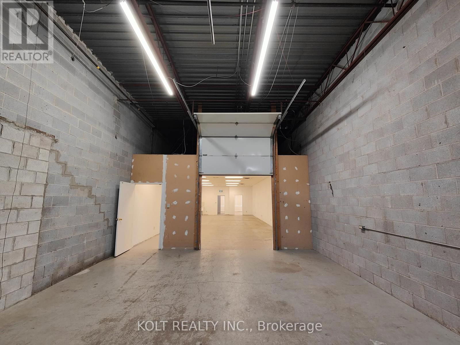 28 - 300 ESNA PARK DRIVE Image 9