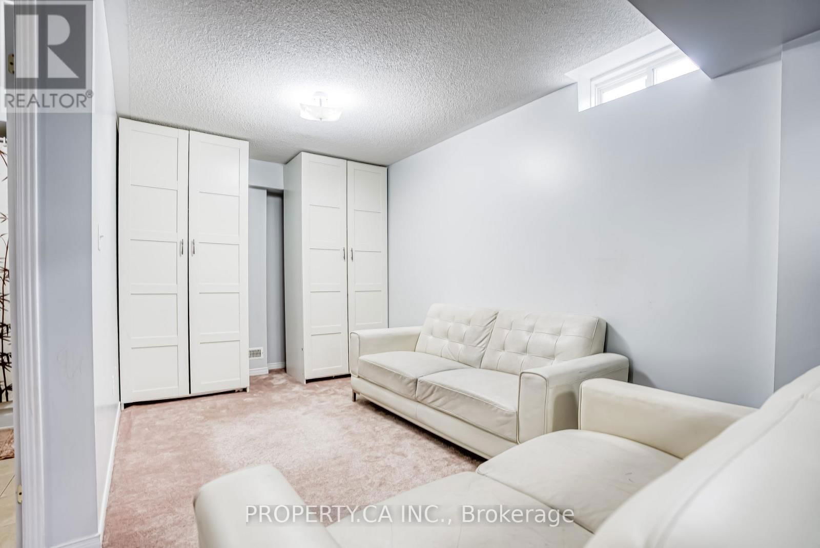2 HORN STREET Image 36