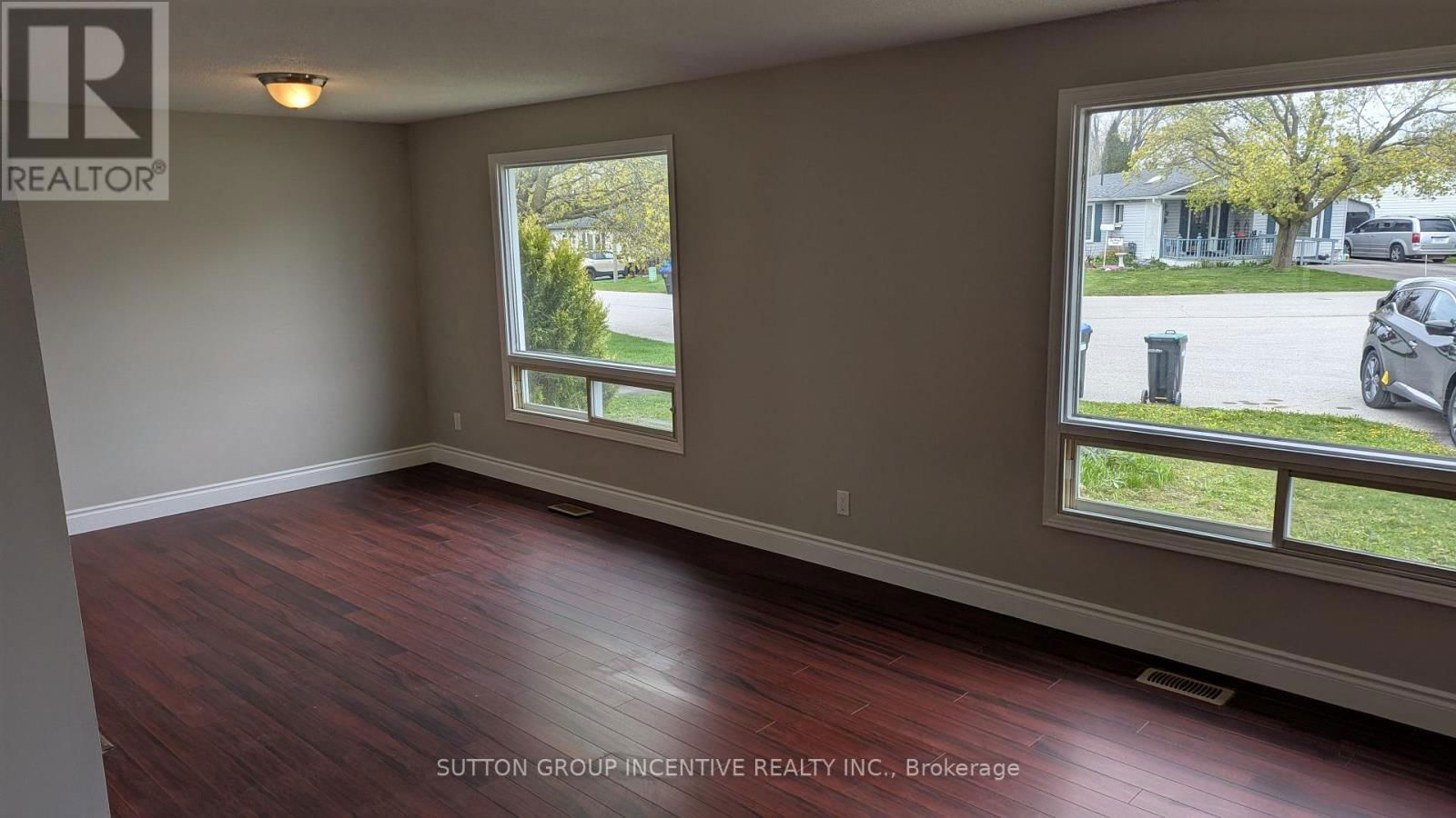 49 ROYAL OAK DRIVE Image 2