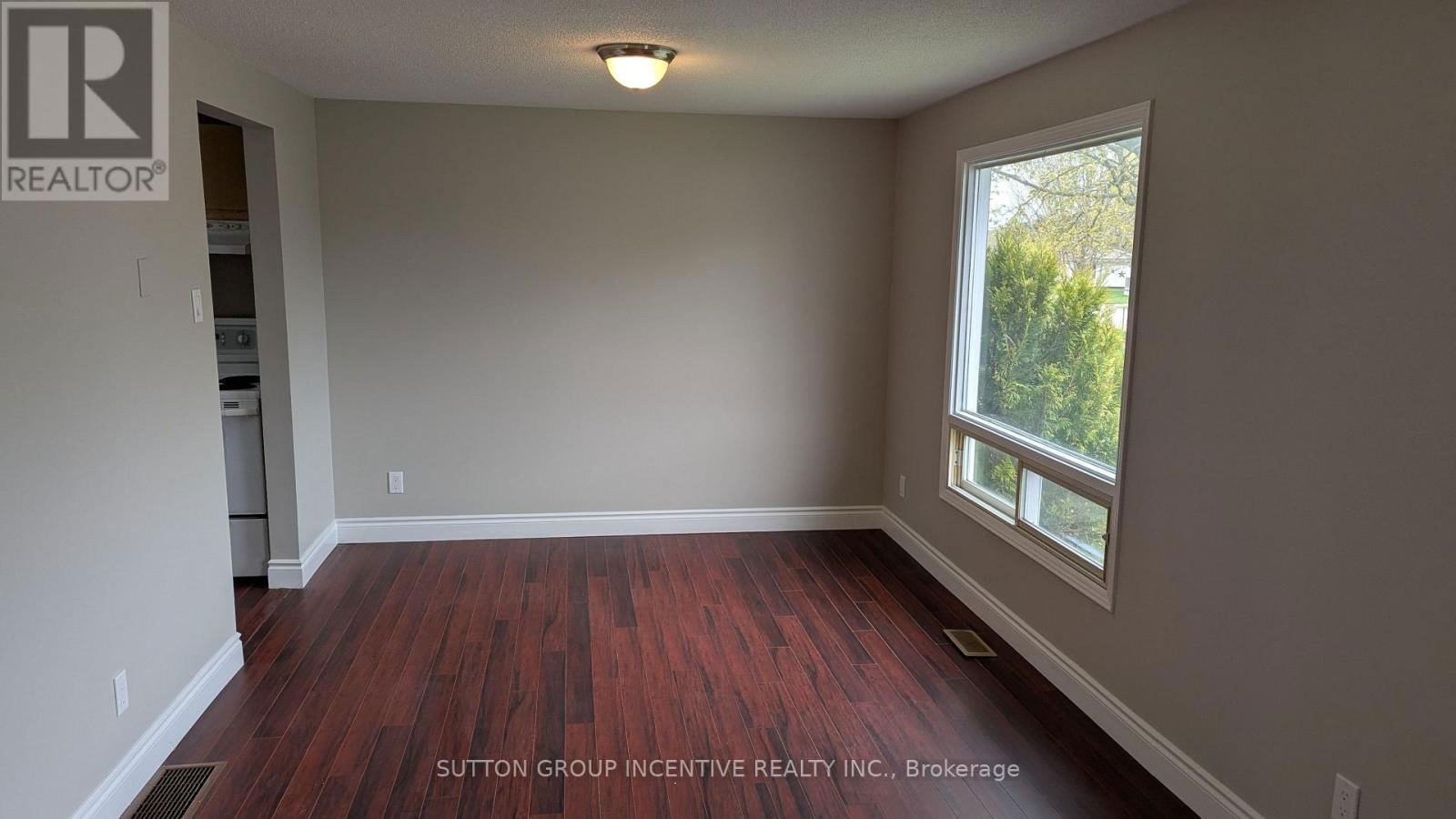 49 ROYAL OAK DRIVE Image 3