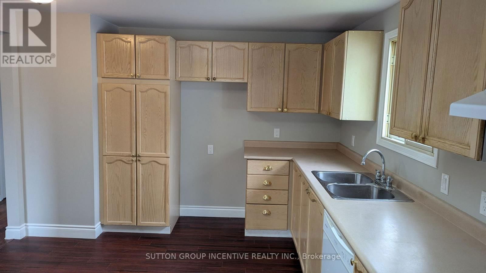 49 ROYAL OAK DRIVE Image 6