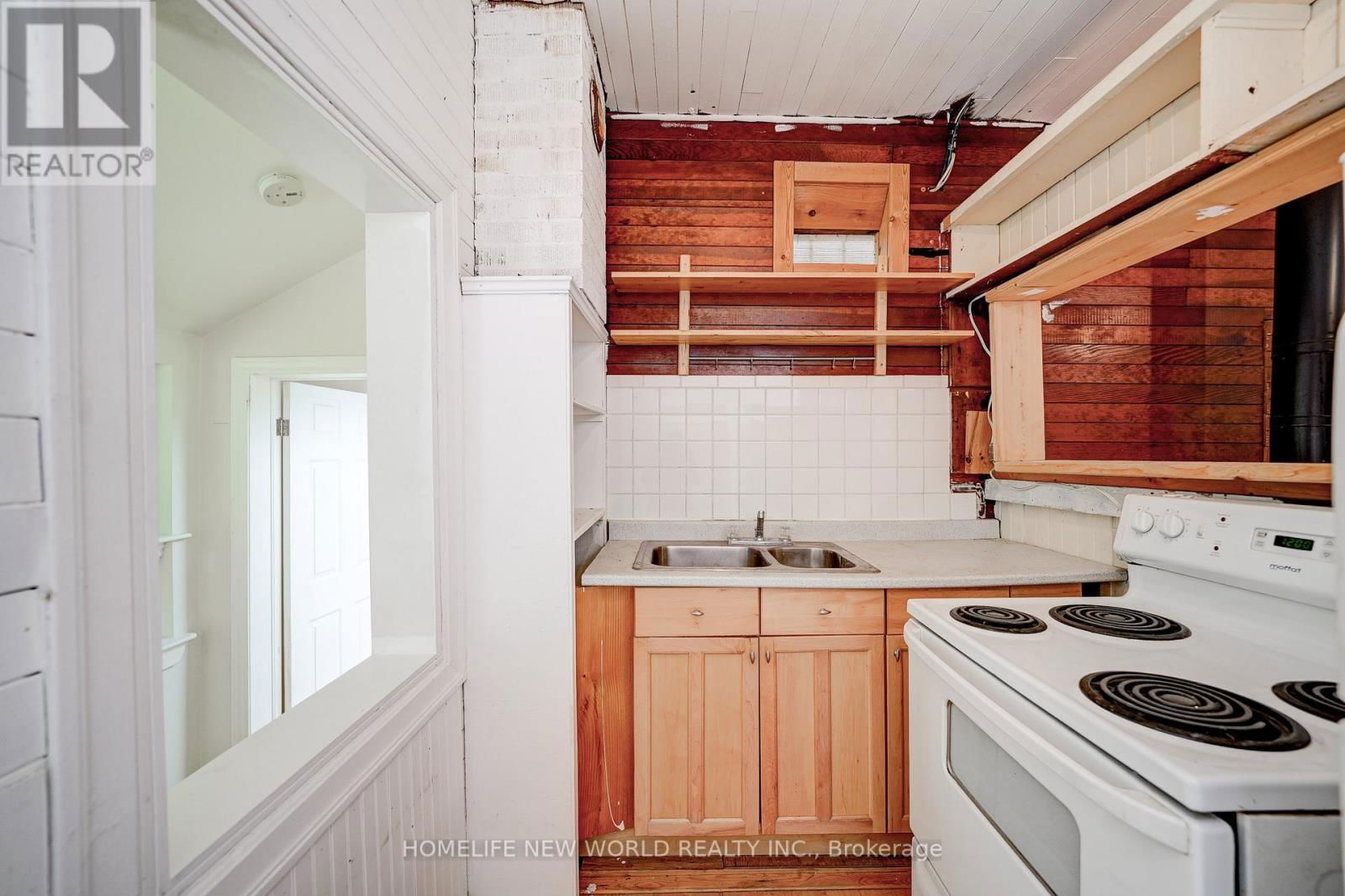 5741 LAKESHORE ROAD Image 24