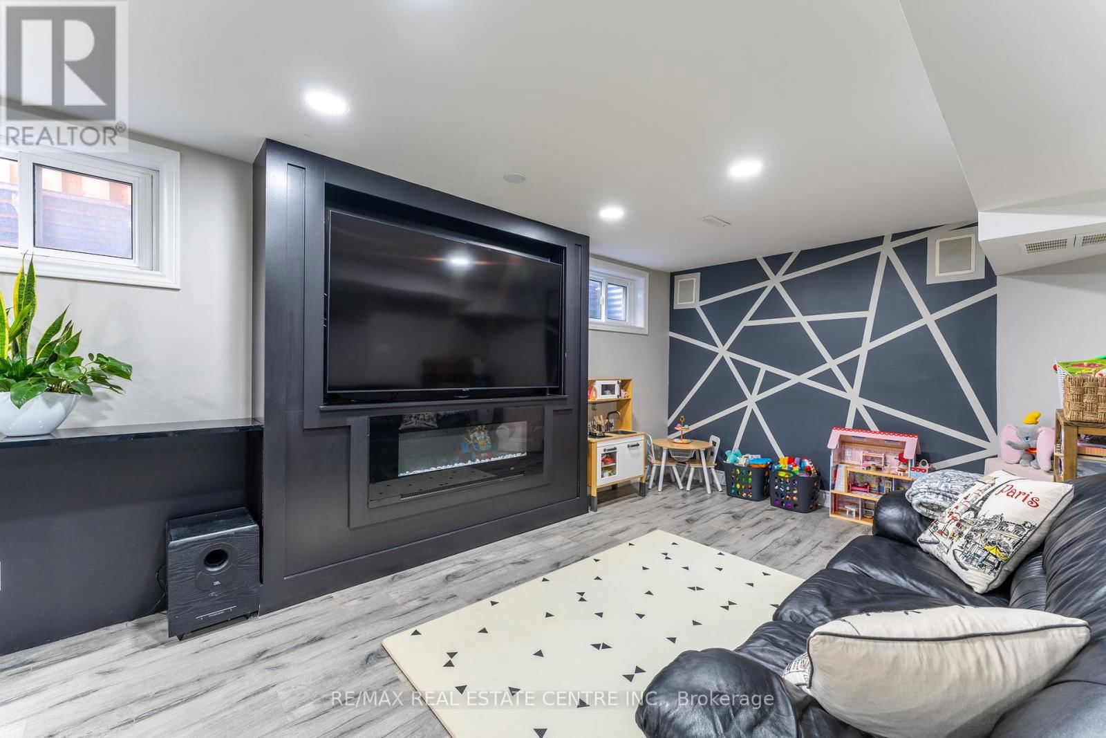 499 ABERDEEN AVENUE Image 38