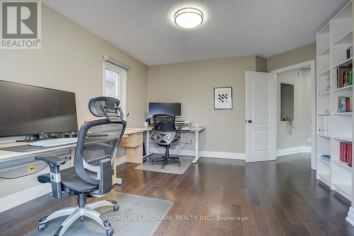74 WEBBER CRESCENT Image 23
