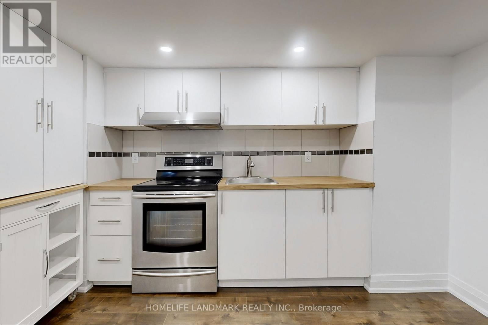 Unit 2 - 1661 MOUNT ALBERT ROAD Image 1