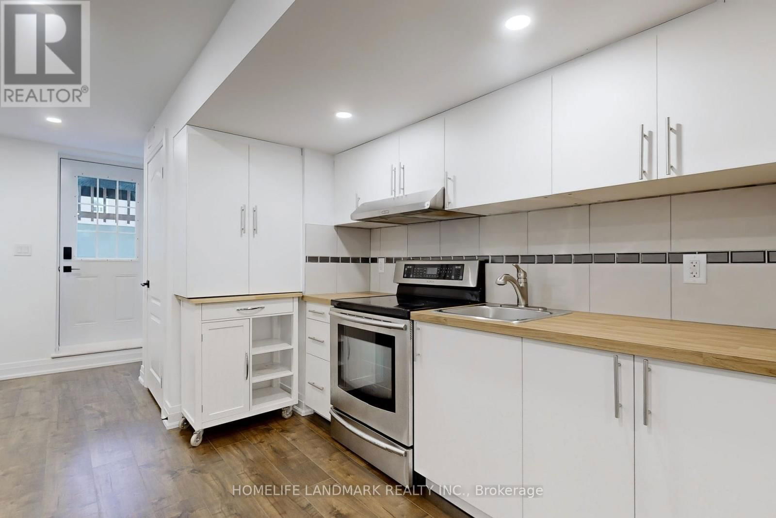 Unit 2 - 1661 MOUNT ALBERT ROAD Image 2