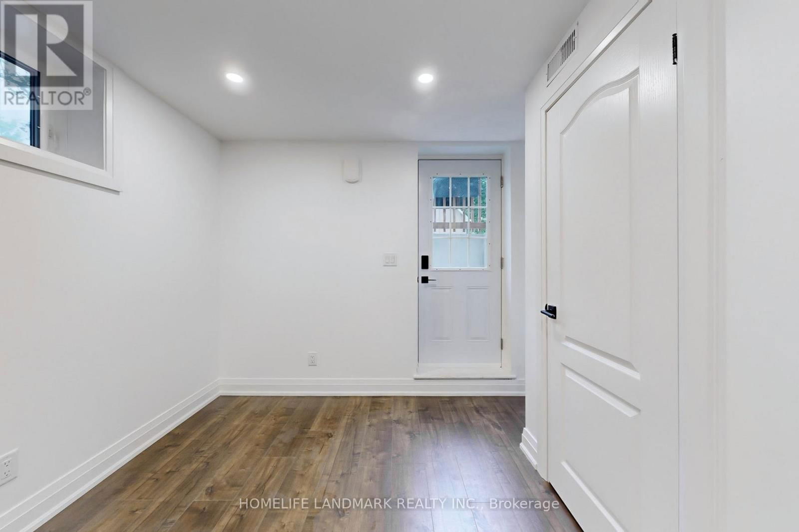 Unit 2 - 1661 MOUNT ALBERT ROAD Image 6