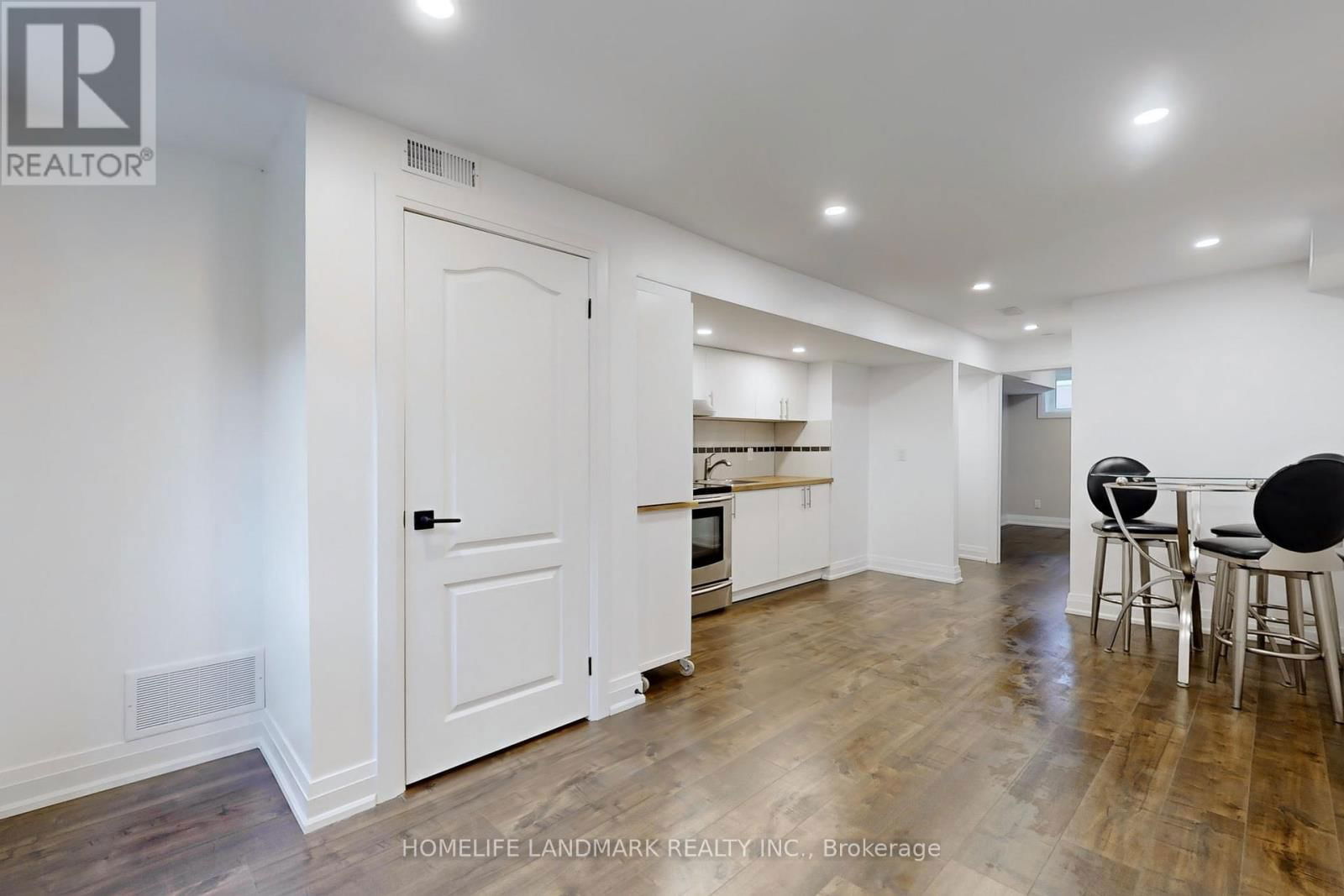 Unit 2 - 1661 MOUNT ALBERT ROAD Image 8