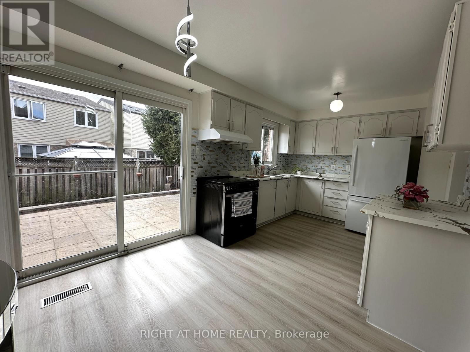 63 SPYGLASS HILL ROAD Image 34