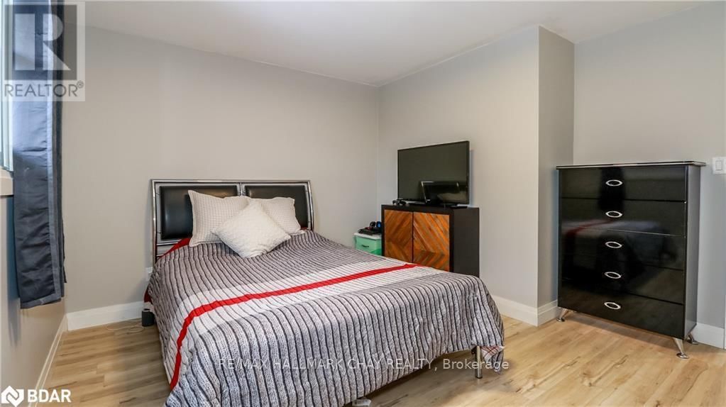 255 CALFORD STREET Image 17