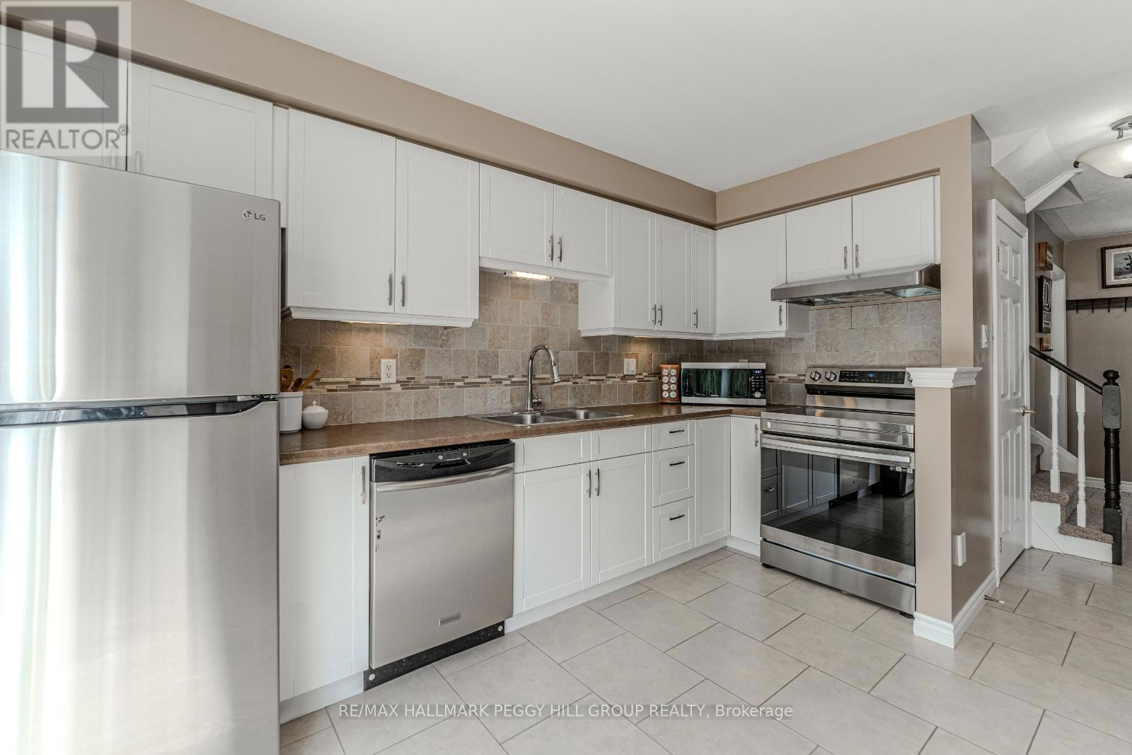 8 CORRIE CRESCENT Image 3