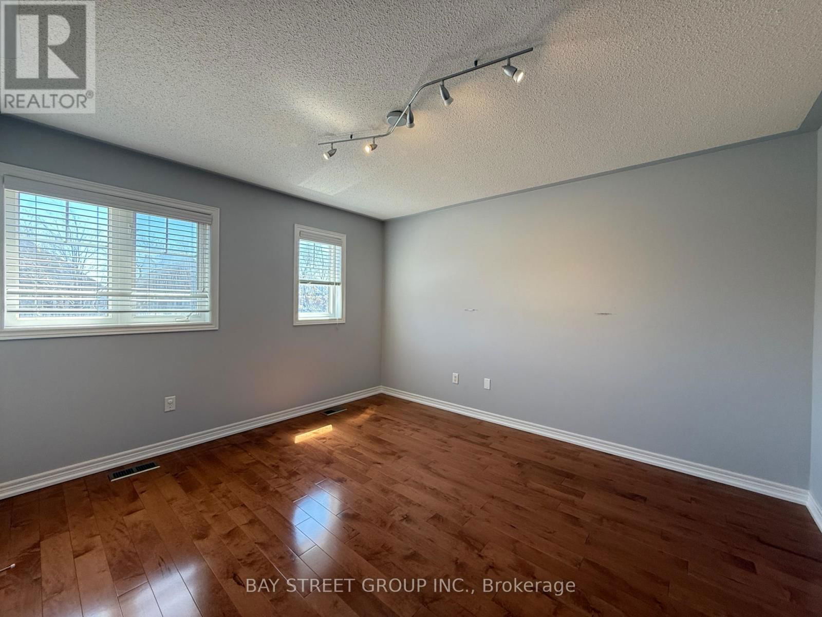 12 PEXTON AVENUE Image 19