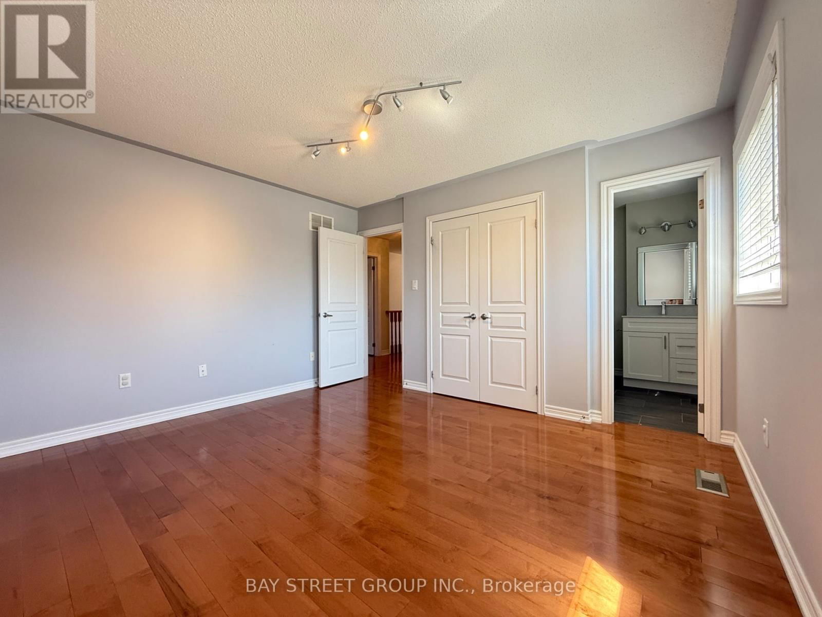 12 PEXTON AVENUE Image 21