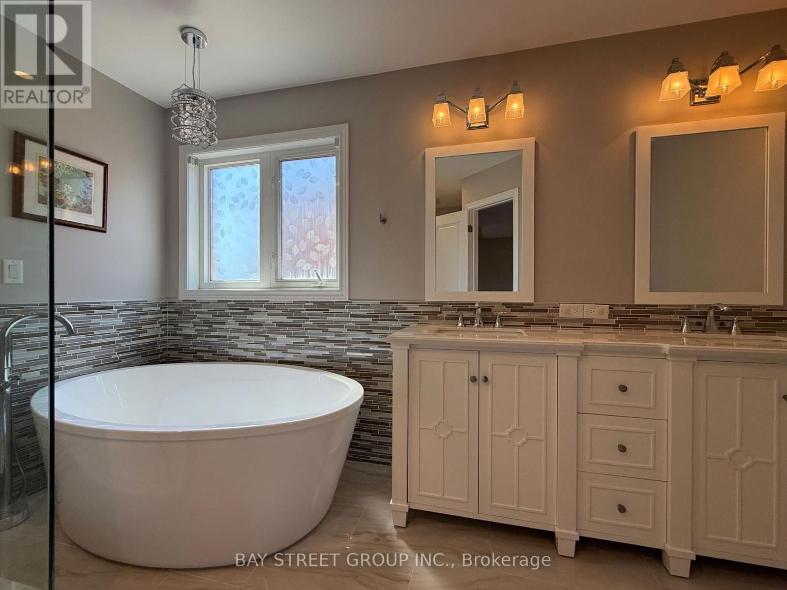 12 PEXTON AVENUE Image 23