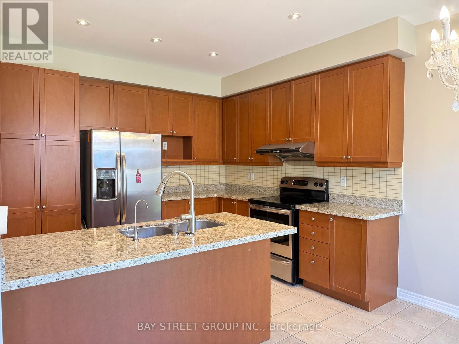 12 PEXTON AVENUE Image 33