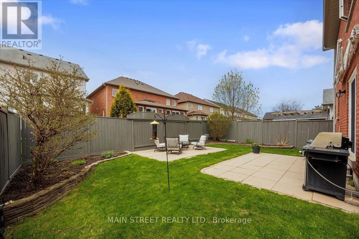 9 SILVERSTONE CRESCENT Image 23