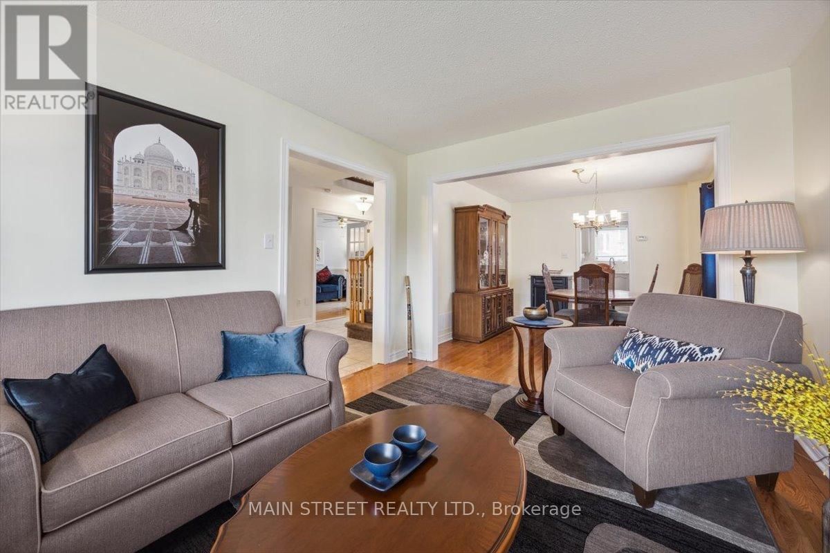 9 SILVERSTONE CRESCENT Image 8