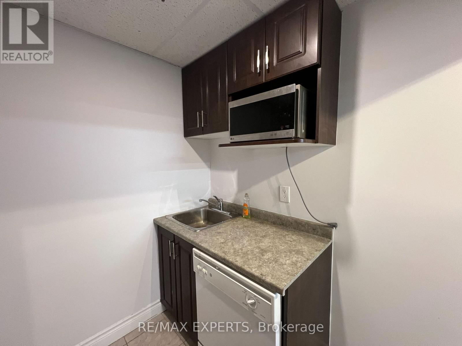 18 (Lower) - 30 WERTHEIM COURT Image 18