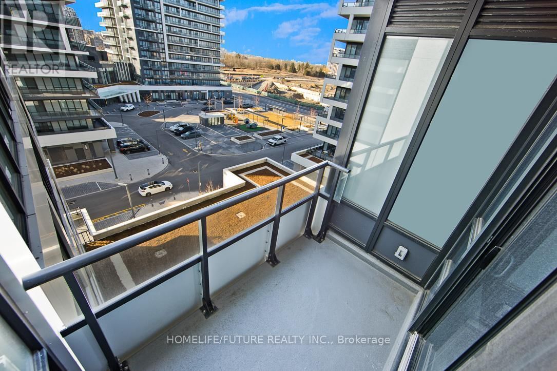 725 - 38 WATER WALK DRIVE Image 19