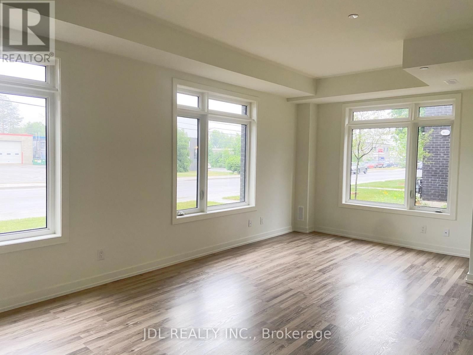 39 - 370A RED MAPLE ROAD Image 10
