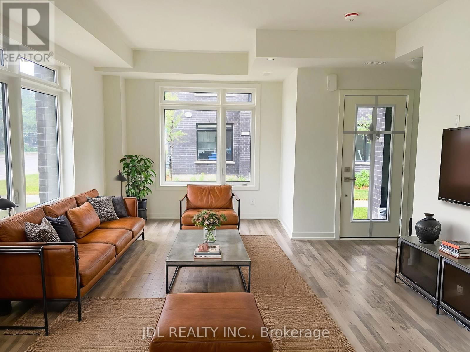 39 - 370A RED MAPLE ROAD Image 2