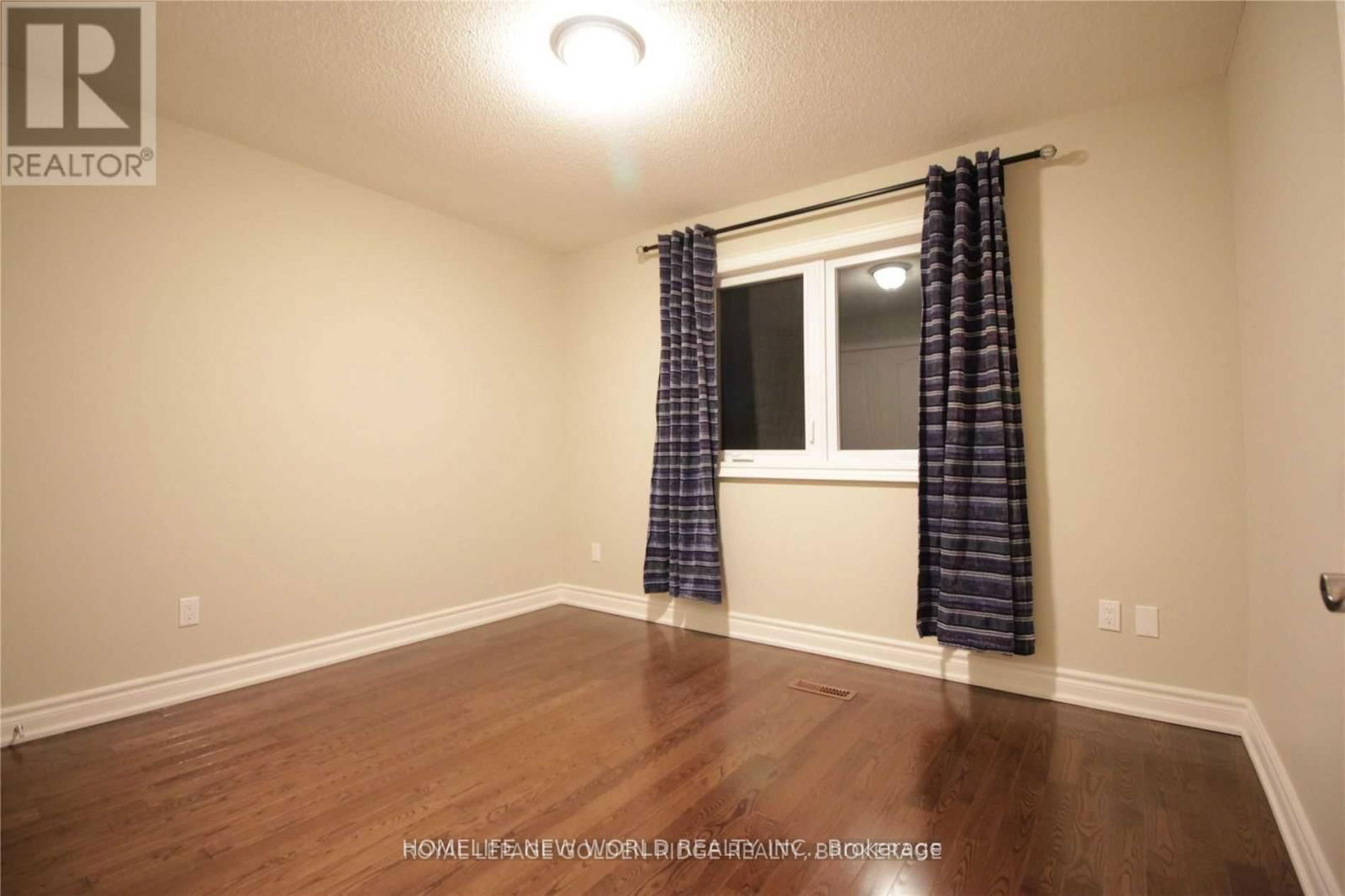 125 AITKEN CIRCLE Image 33