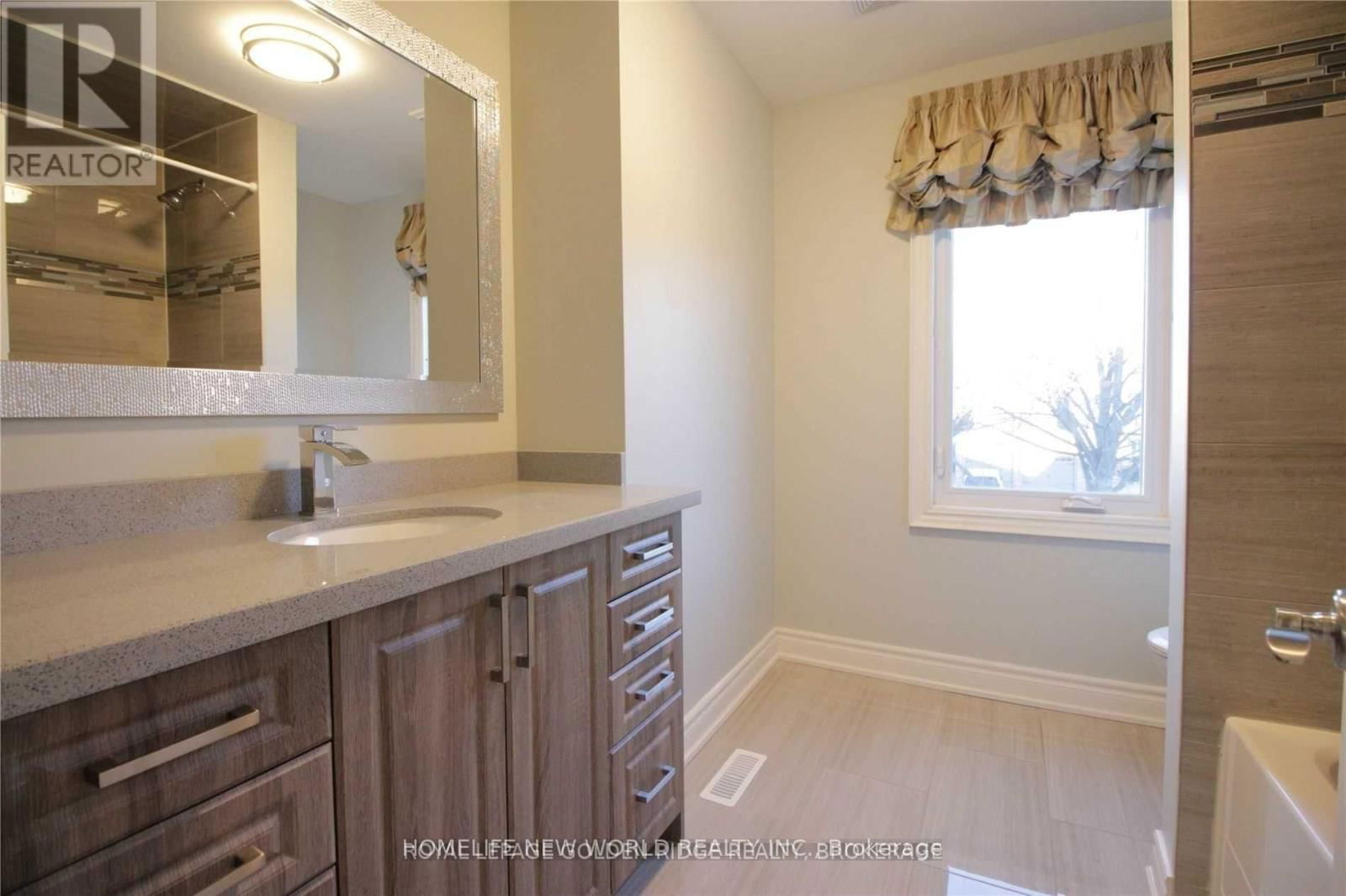 125 AITKEN CIRCLE Image 34