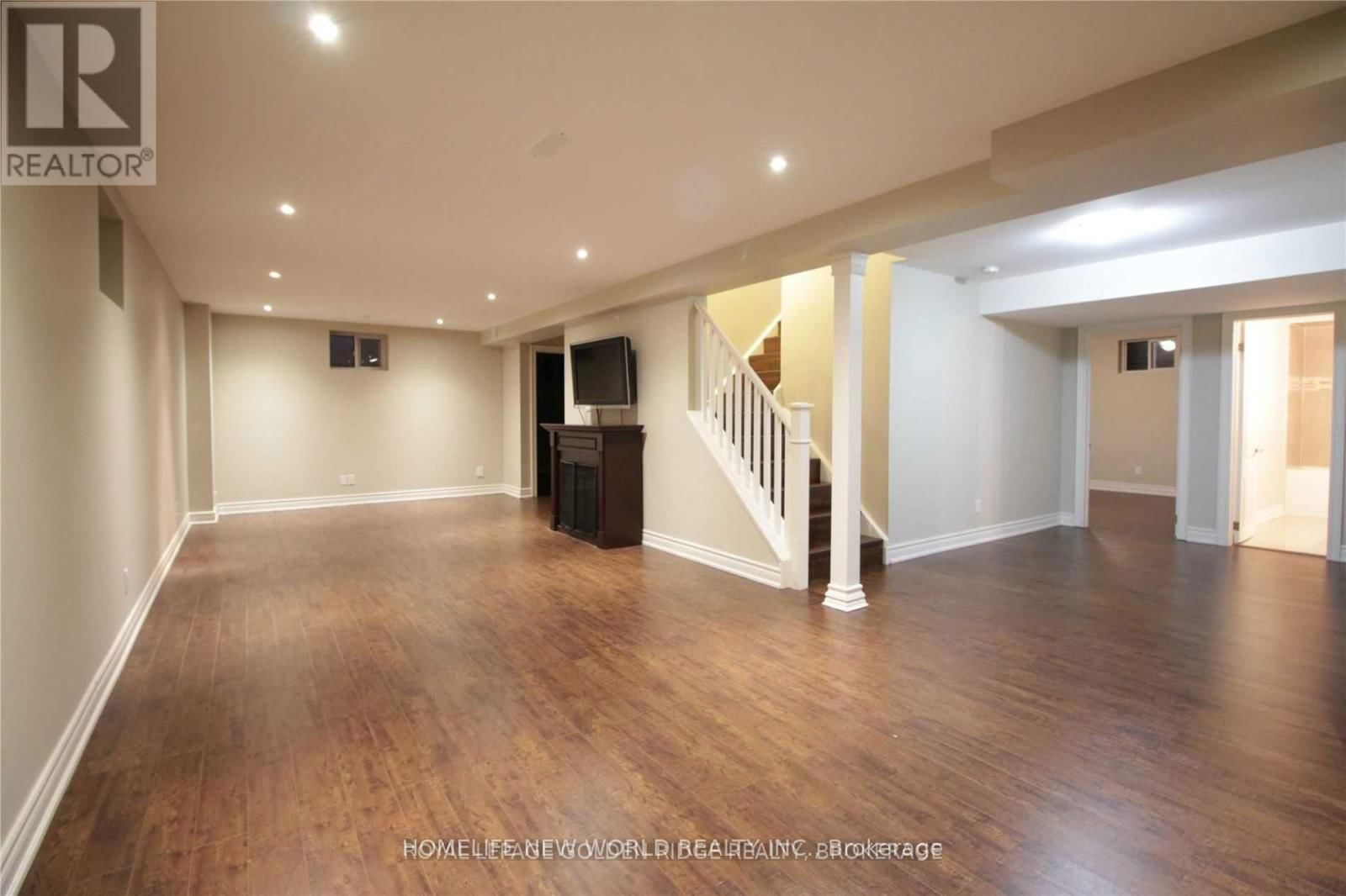 125 AITKEN CIRCLE Image 36