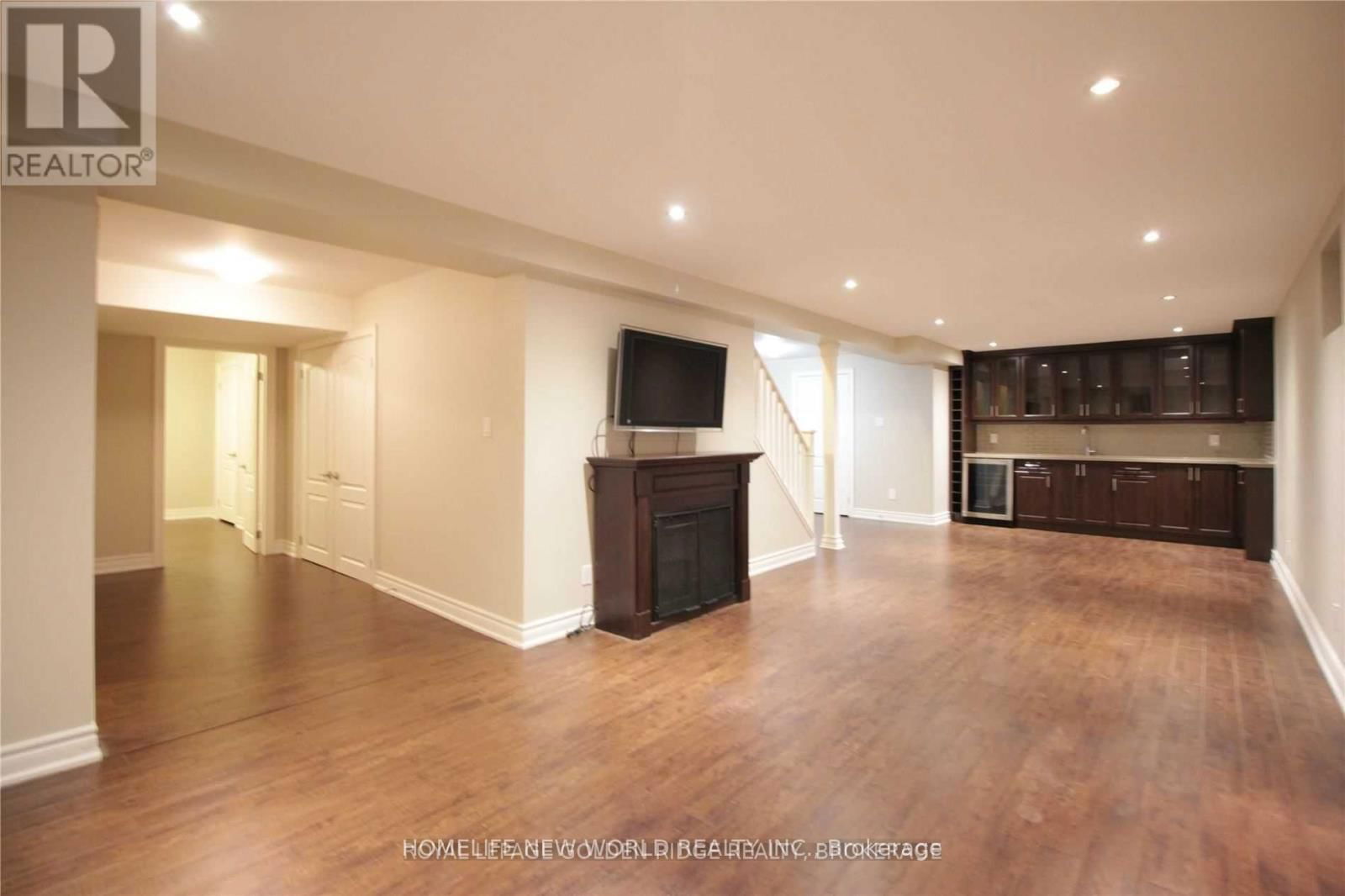 125 AITKEN CIRCLE Image 37