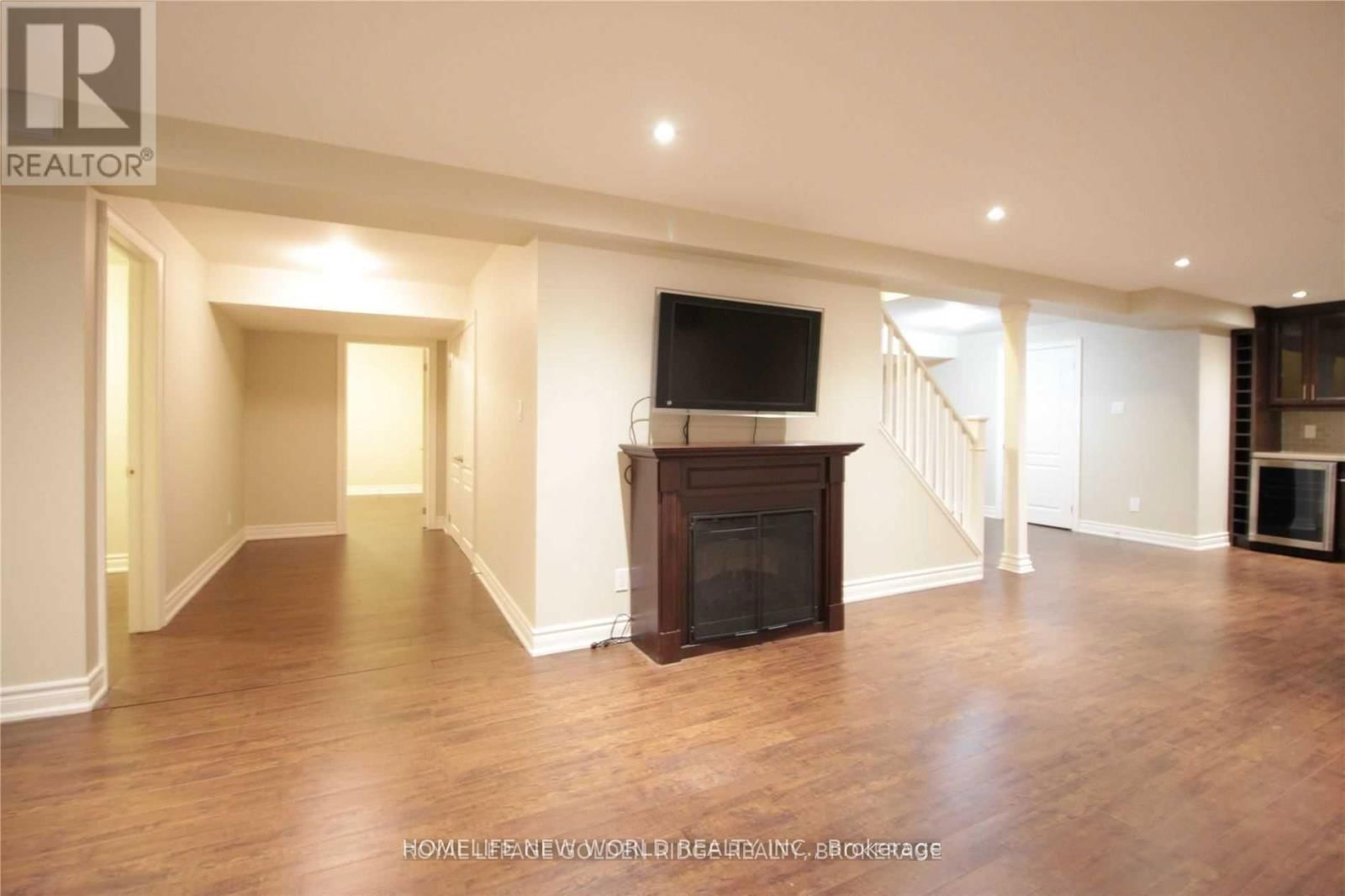 125 AITKEN CIRCLE Image 38