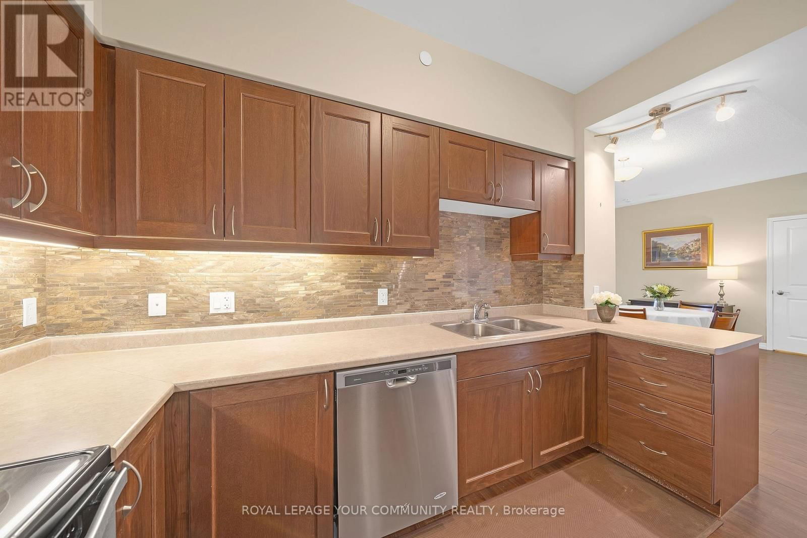301 - 400 WILLIAM GRAHAM DRIVE Image 10